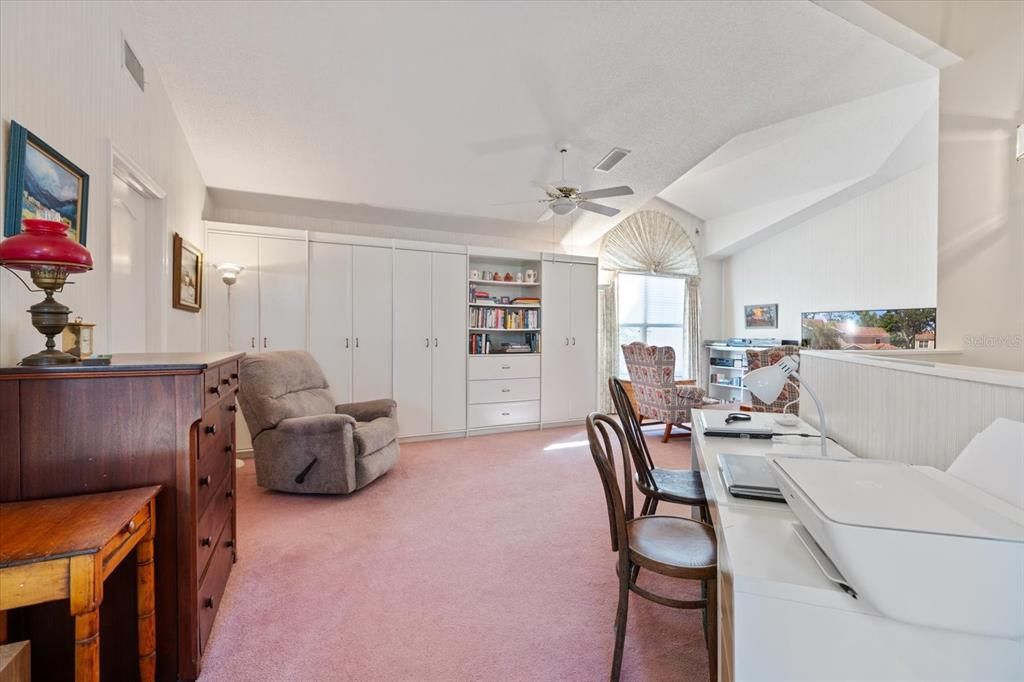 Activo con contrato: $545,000 (4 camas, 3 baños, 2688 Pies cuadrados)