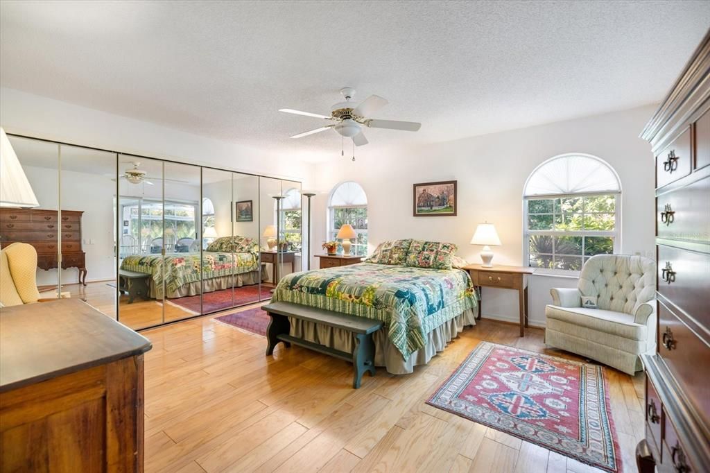 Activo con contrato: $545,000 (4 camas, 3 baños, 2688 Pies cuadrados)