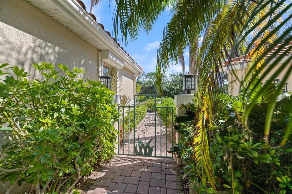 Activo con contrato: $545,000 (4 camas, 3 baños, 2688 Pies cuadrados)