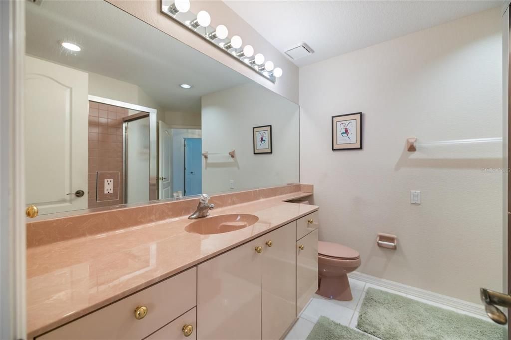 Activo con contrato: $545,000 (4 camas, 3 baños, 2688 Pies cuadrados)