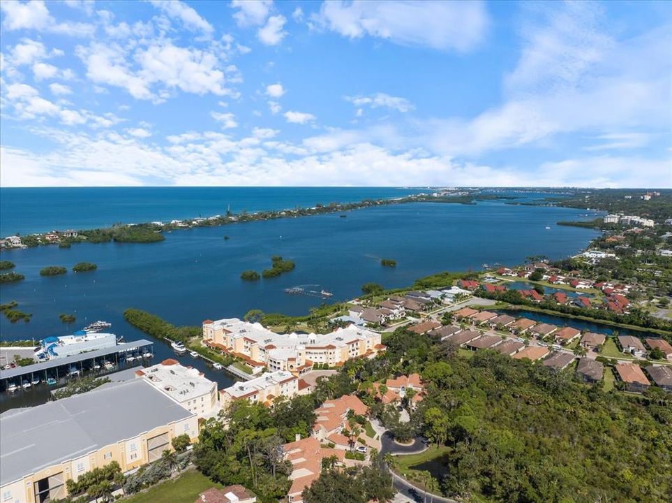 Activo con contrato: $545,000 (4 camas, 3 baños, 2688 Pies cuadrados)