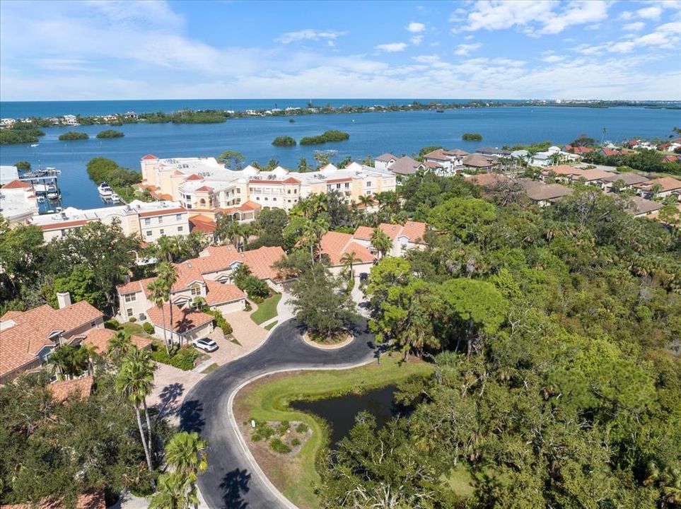 Activo con contrato: $545,000 (4 camas, 3 baños, 2688 Pies cuadrados)