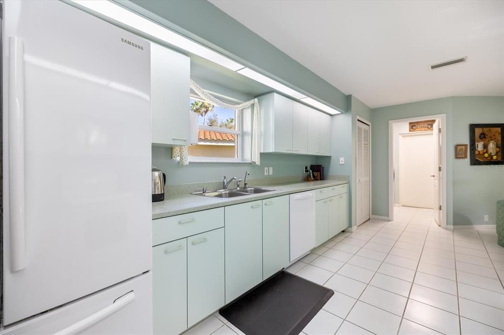 Activo con contrato: $545,000 (4 camas, 3 baños, 2688 Pies cuadrados)