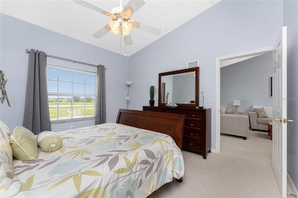 待售: $215,000 (2 贝兹, 2 浴室, 1168 平方英尺)