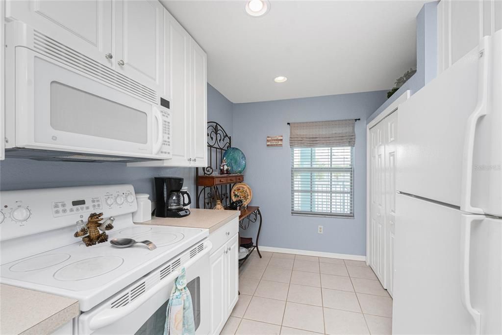 待售: $215,000 (2 贝兹, 2 浴室, 1168 平方英尺)