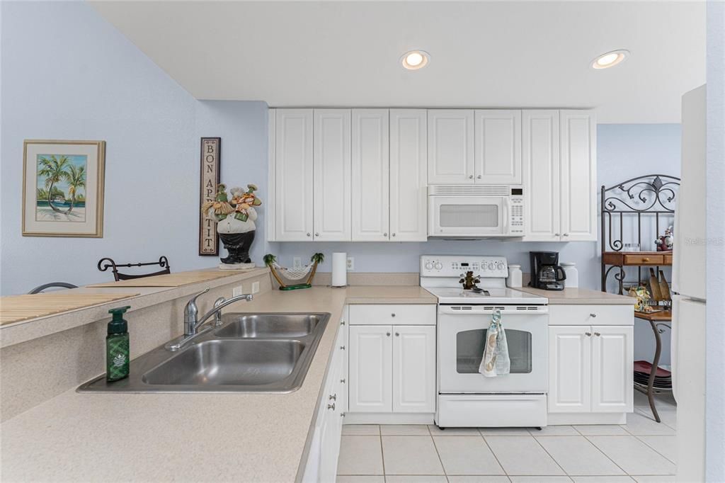 待售: $215,000 (2 贝兹, 2 浴室, 1168 平方英尺)