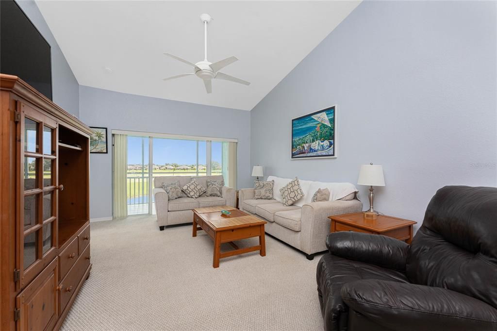 待售: $215,000 (2 贝兹, 2 浴室, 1168 平方英尺)