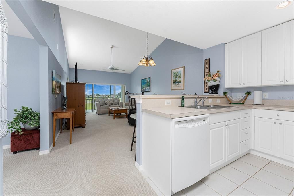 待售: $215,000 (2 贝兹, 2 浴室, 1168 平方英尺)