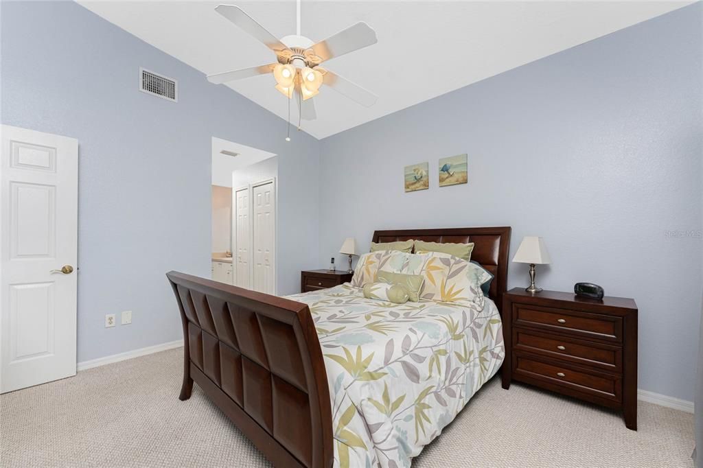 待售: $215,000 (2 贝兹, 2 浴室, 1168 平方英尺)