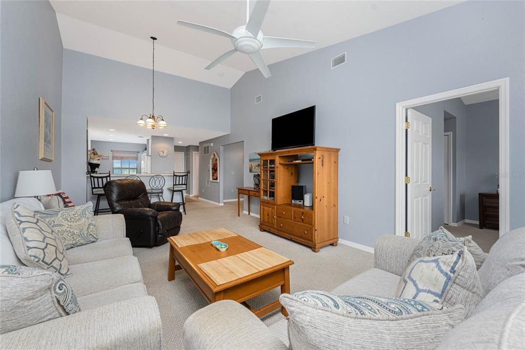 待售: $215,000 (2 贝兹, 2 浴室, 1168 平方英尺)