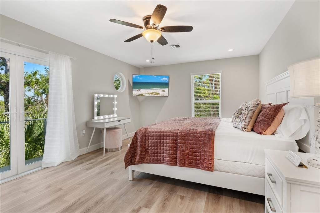 На продажу: $3,650,000 (2 спален, 2 ванн, 1600 Квадратных фут)