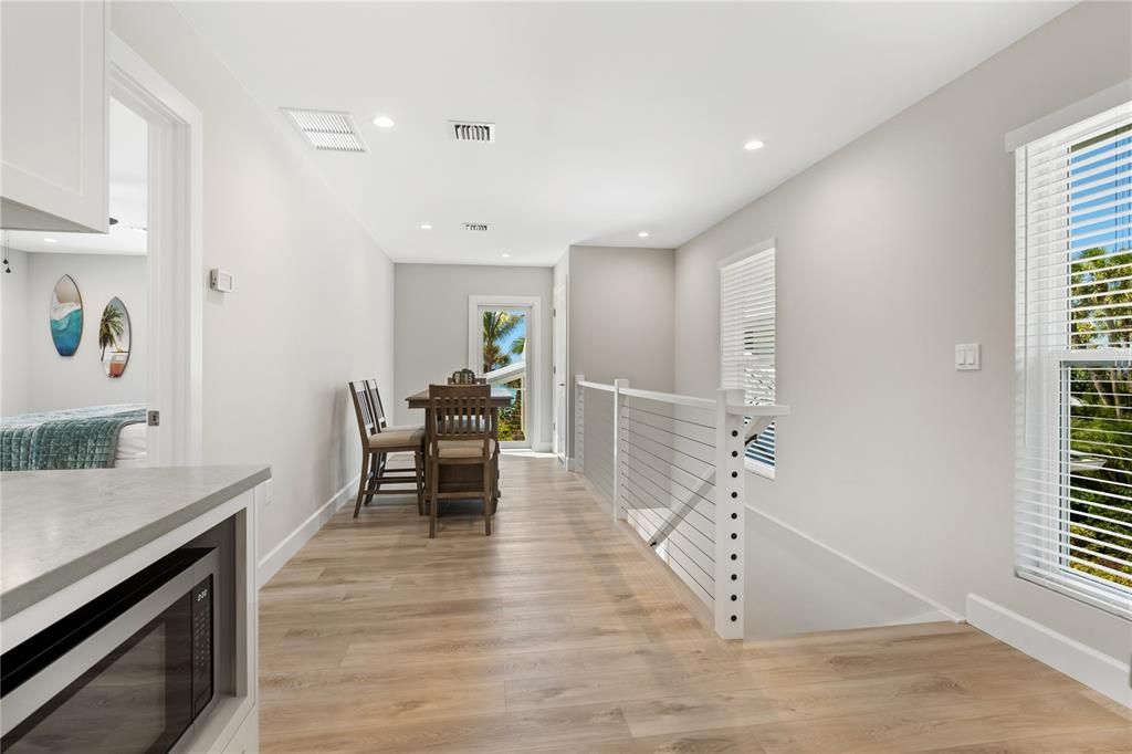 На продажу: $3,650,000 (2 спален, 2 ванн, 1600 Квадратных фут)