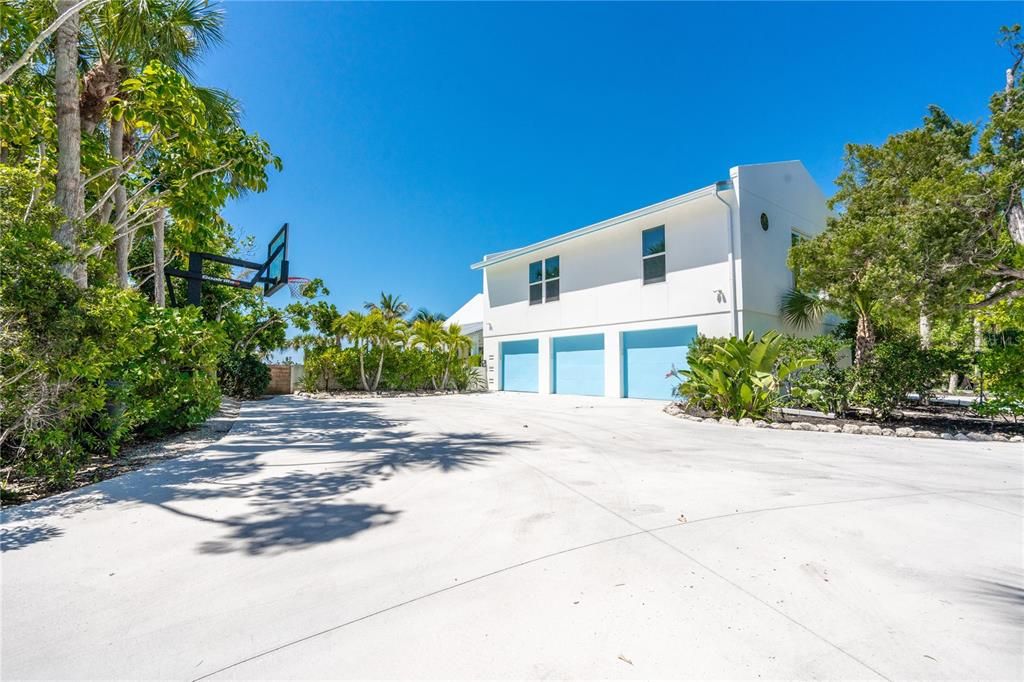 На продажу: $3,650,000 (2 спален, 2 ванн, 1600 Квадратных фут)