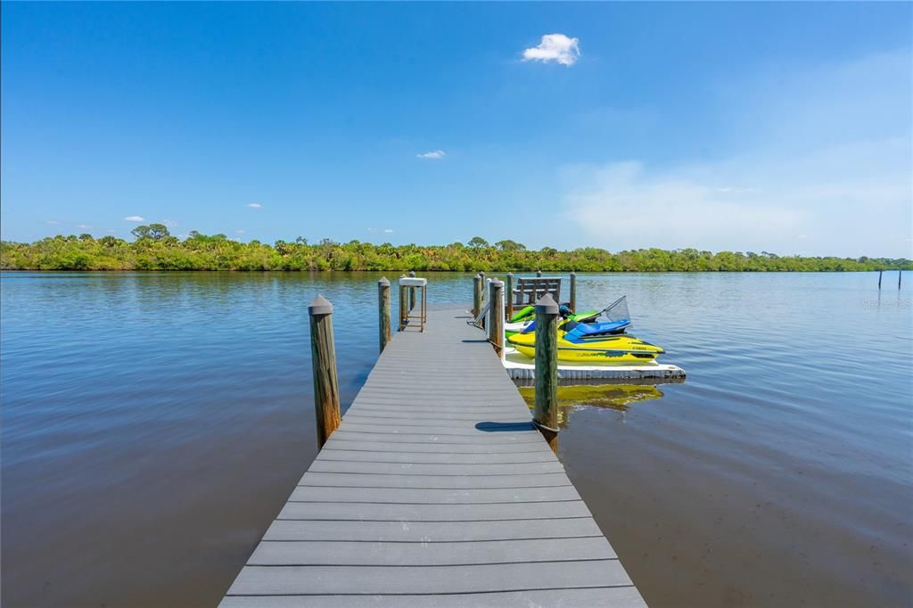 На продажу: $3,650,000 (2 спален, 2 ванн, 1600 Квадратных фут)