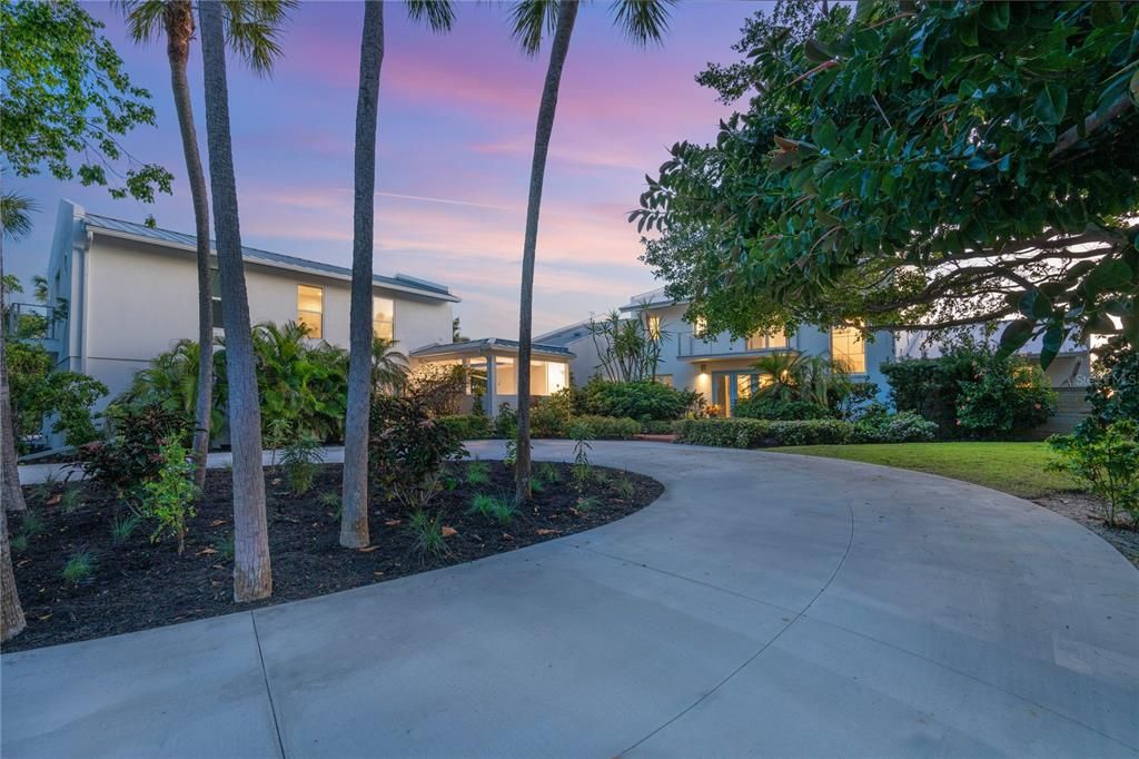 На продажу: $3,650,000 (2 спален, 2 ванн, 1600 Квадратных фут)