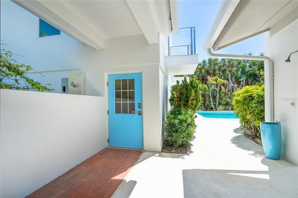 На продажу: $3,650,000 (2 спален, 2 ванн, 1600 Квадратных фут)