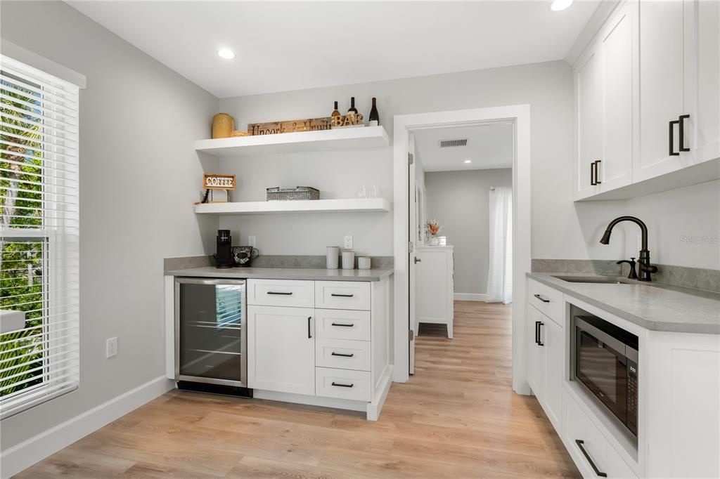 На продажу: $3,650,000 (2 спален, 2 ванн, 1600 Квадратных фут)