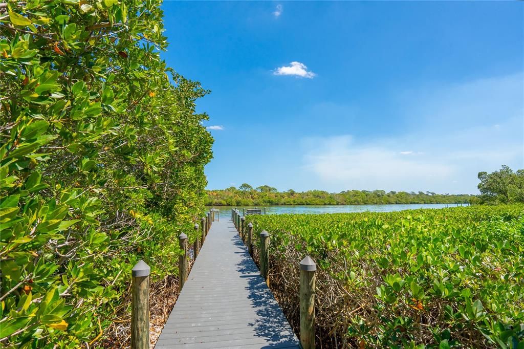 На продажу: $3,650,000 (2 спален, 2 ванн, 1600 Квадратных фут)