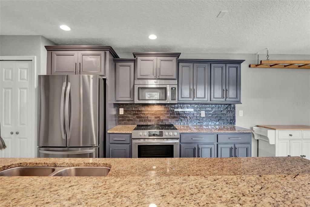 Activo con contrato: $319,900 (3 camas, 2 baños, 1652 Pies cuadrados)