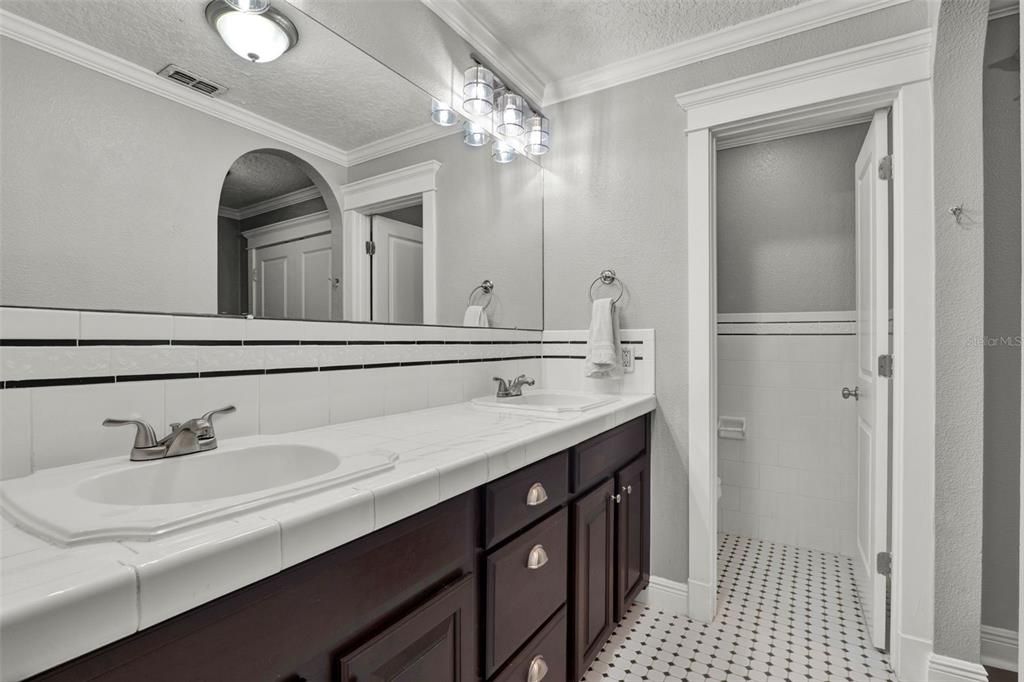 Activo con contrato: $319,900 (3 camas, 2 baños, 1652 Pies cuadrados)