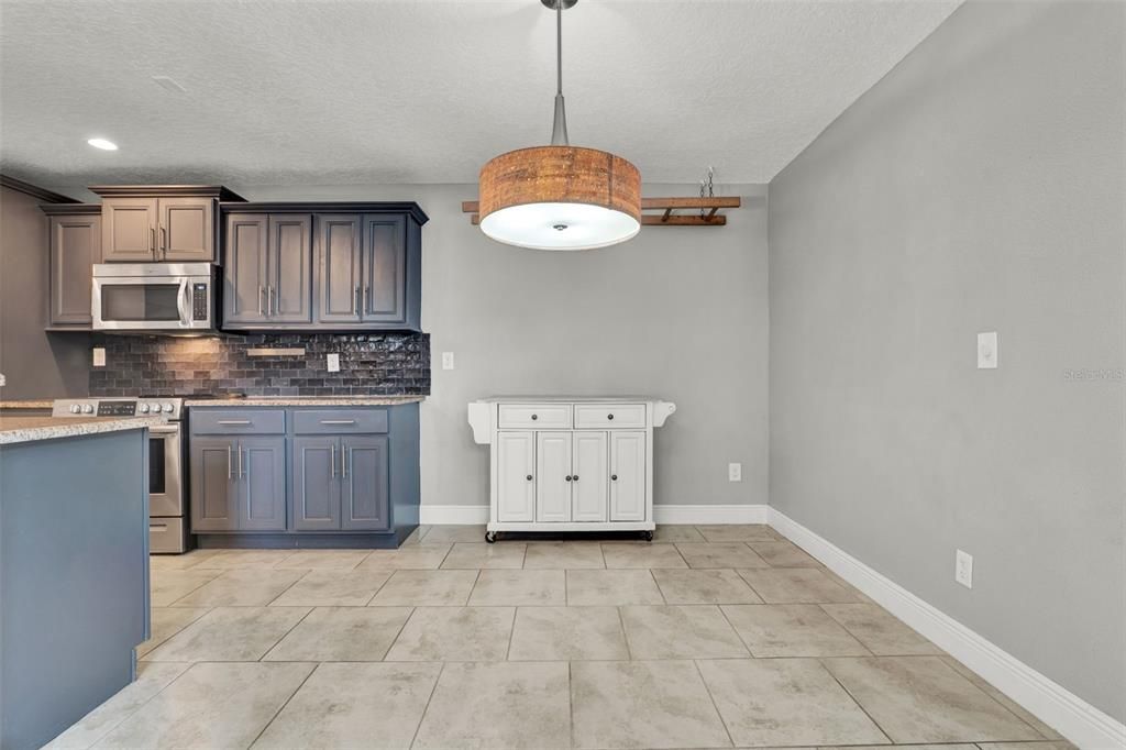 Activo con contrato: $319,900 (3 camas, 2 baños, 1652 Pies cuadrados)