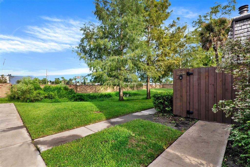 Activo con contrato: $319,900 (3 camas, 2 baños, 1652 Pies cuadrados)