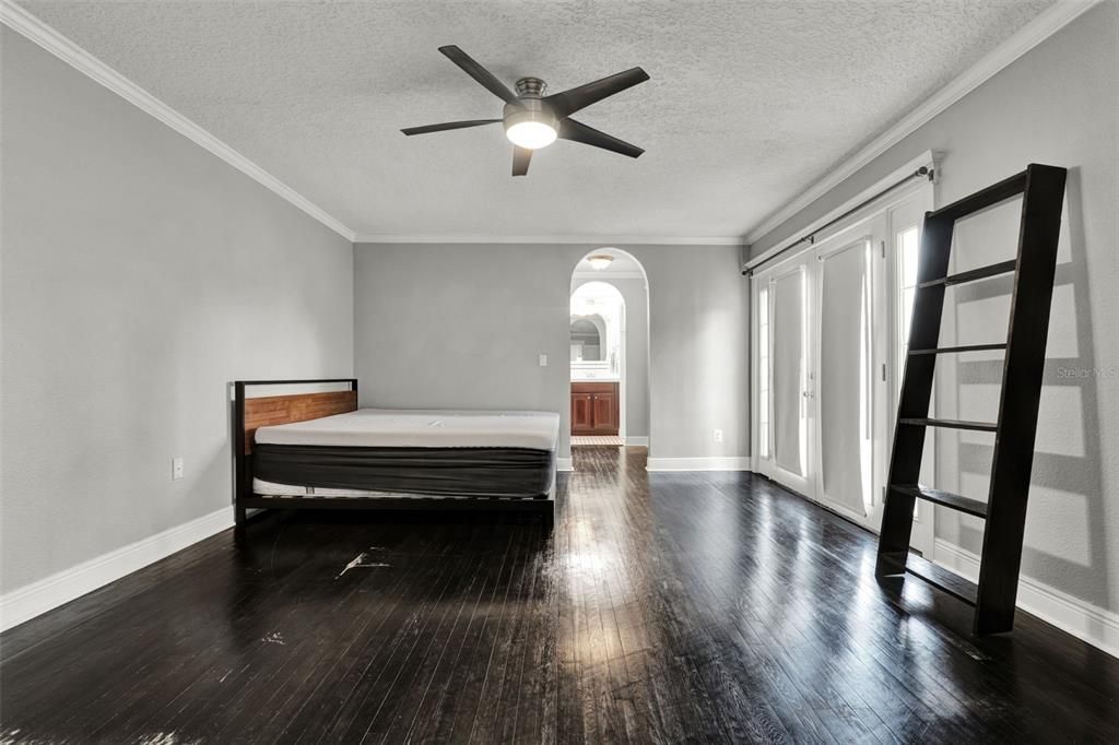 Activo con contrato: $319,900 (3 camas, 2 baños, 1652 Pies cuadrados)