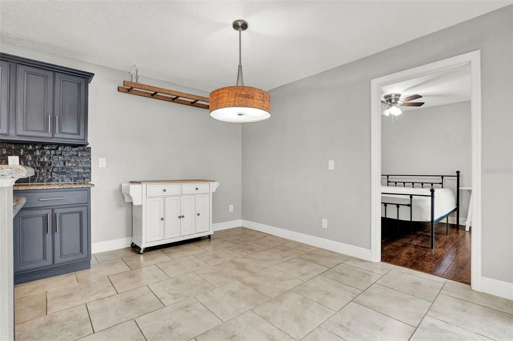 Activo con contrato: $319,900 (3 camas, 2 baños, 1652 Pies cuadrados)