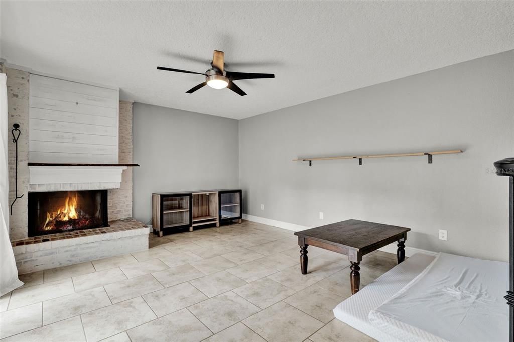 Activo con contrato: $319,900 (3 camas, 2 baños, 1652 Pies cuadrados)