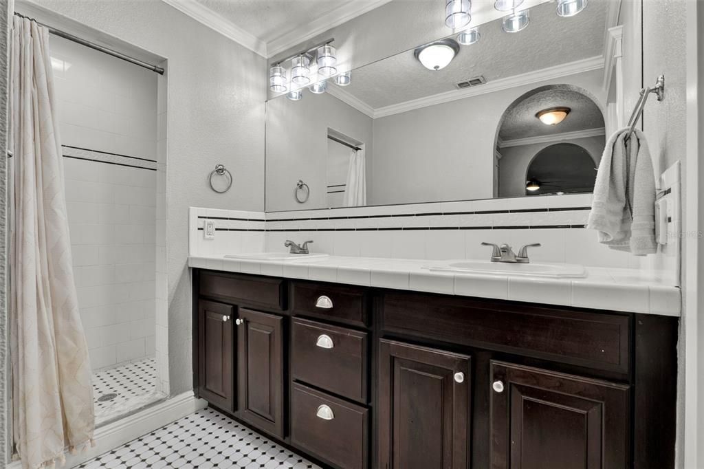 Activo con contrato: $319,900 (3 camas, 2 baños, 1652 Pies cuadrados)