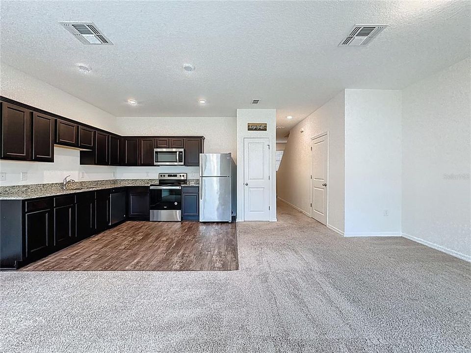 For Rent: $1,700 (3 beds, 2 baths, 1404 Square Feet)