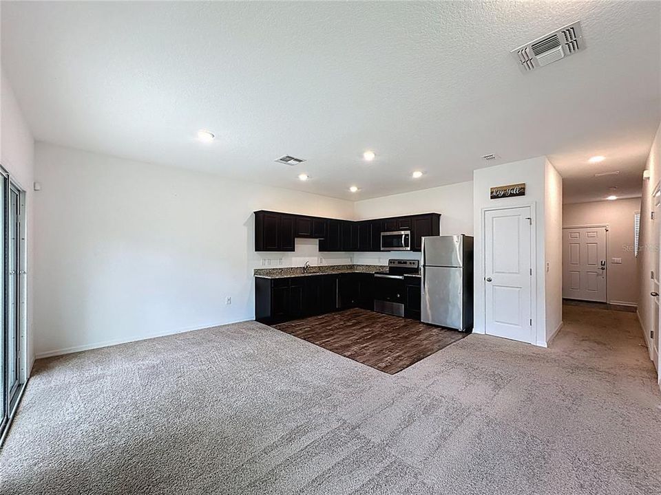 For Rent: $1,700 (3 beds, 2 baths, 1404 Square Feet)