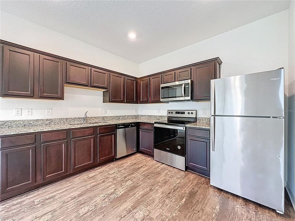 For Rent: $1,700 (3 beds, 2 baths, 1404 Square Feet)