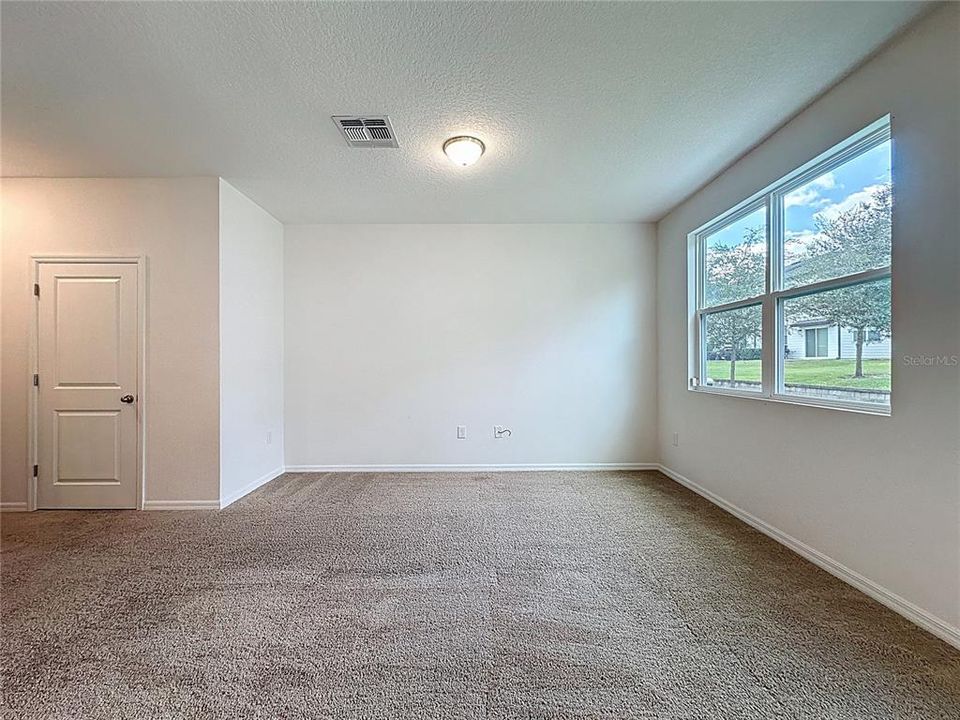 For Rent: $1,700 (3 beds, 2 baths, 1404 Square Feet)