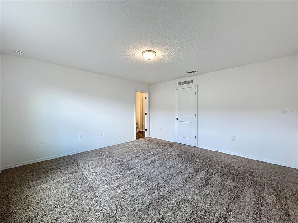 For Rent: $1,700 (3 beds, 2 baths, 1404 Square Feet)