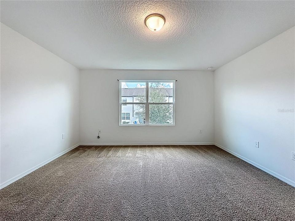 For Rent: $1,700 (3 beds, 2 baths, 1404 Square Feet)