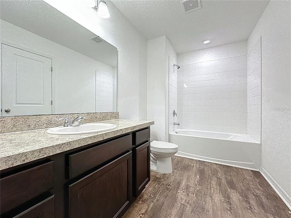 For Rent: $1,700 (3 beds, 2 baths, 1404 Square Feet)