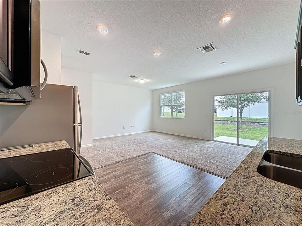 For Rent: $1,700 (3 beds, 2 baths, 1404 Square Feet)