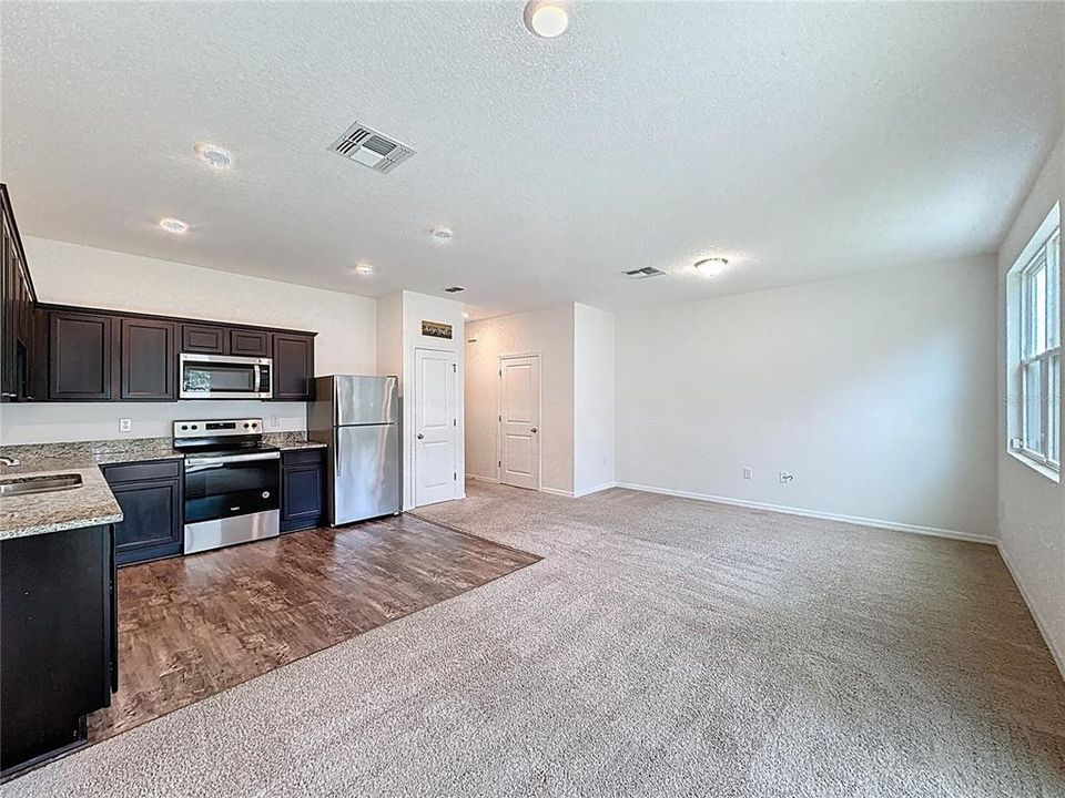 For Rent: $1,700 (3 beds, 2 baths, 1404 Square Feet)