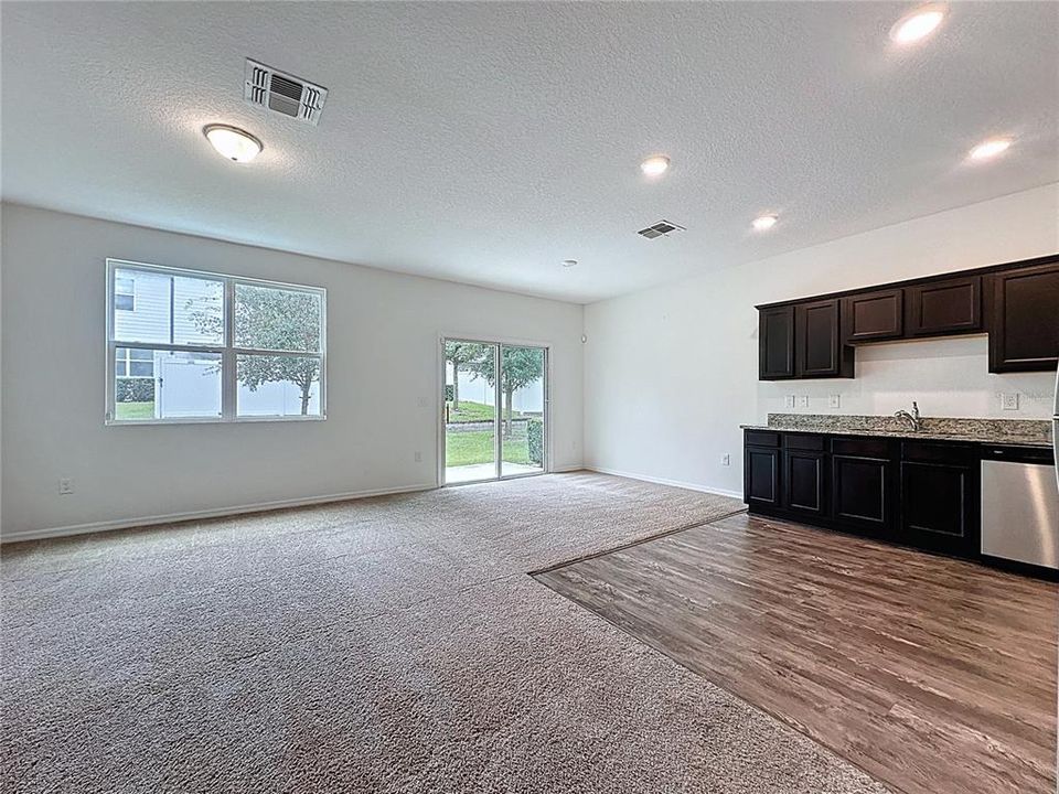 For Rent: $1,700 (3 beds, 2 baths, 1404 Square Feet)