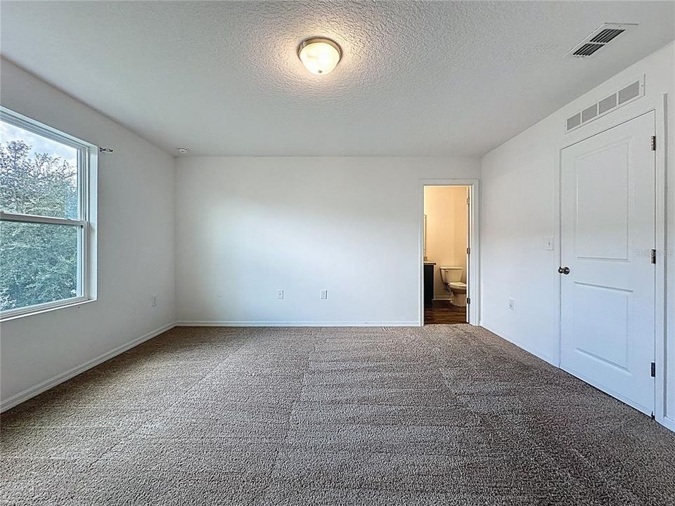 For Rent: $1,700 (3 beds, 2 baths, 1404 Square Feet)