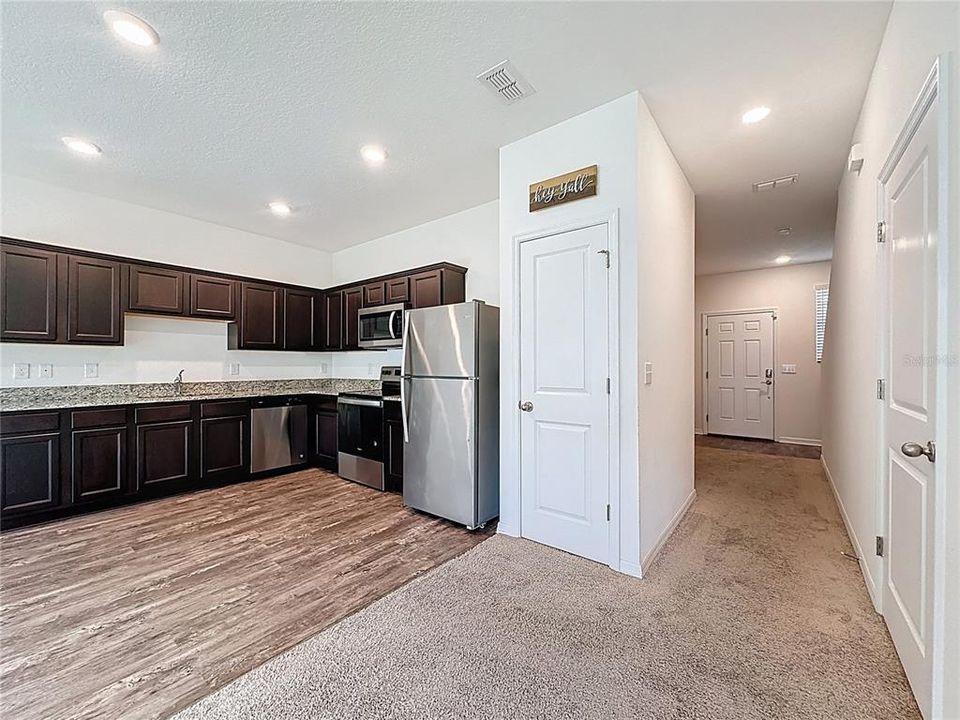 For Rent: $1,700 (3 beds, 2 baths, 1404 Square Feet)