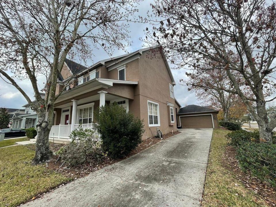 合同活跃: $2,650 (4 贝兹, 3 浴室, 3436 平方英尺)