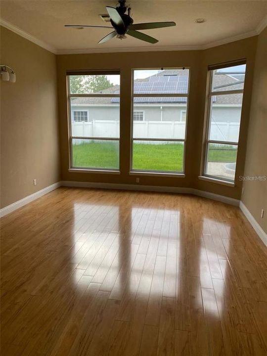 合同活跃: $2,650 (4 贝兹, 3 浴室, 3436 平方英尺)