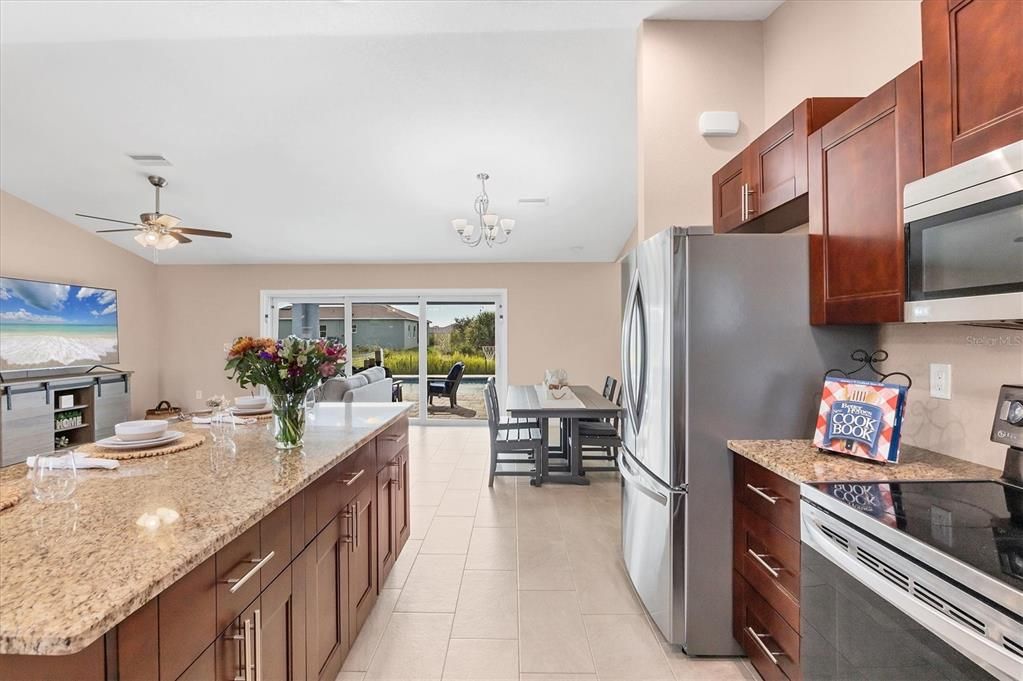 Activo con contrato: $380,000 (3 camas, 2 baños, 1597 Pies cuadrados)