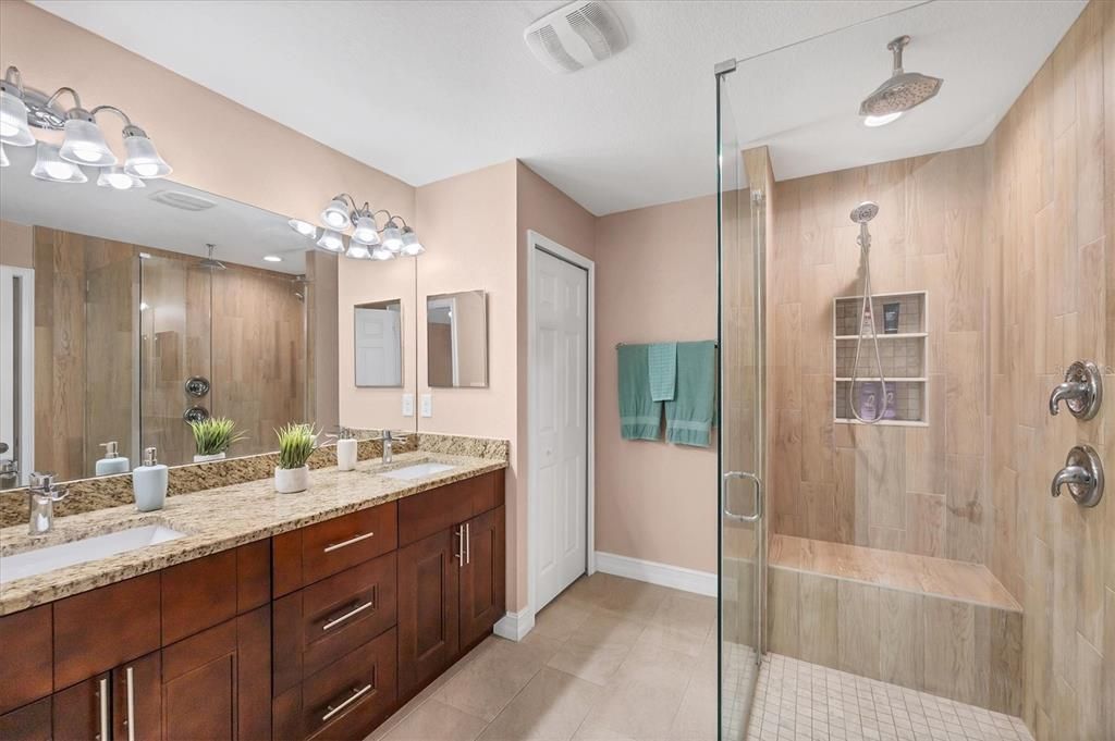 Activo con contrato: $380,000 (3 camas, 2 baños, 1597 Pies cuadrados)