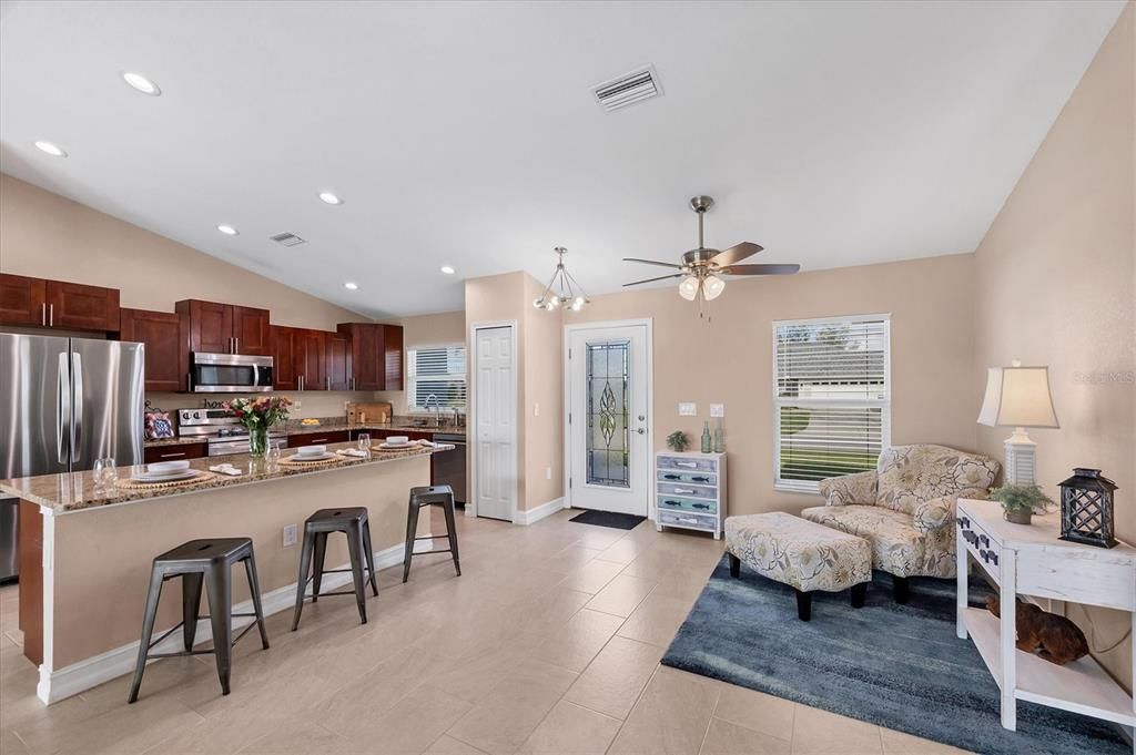 Activo con contrato: $380,000 (3 camas, 2 baños, 1597 Pies cuadrados)