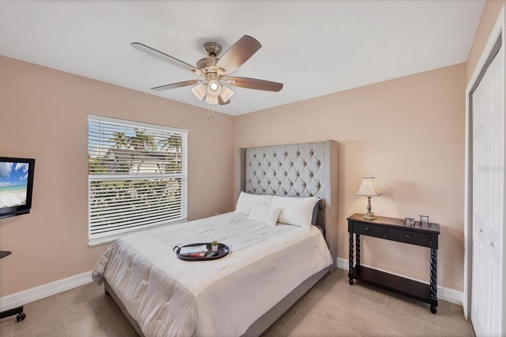 Activo con contrato: $380,000 (3 camas, 2 baños, 1597 Pies cuadrados)