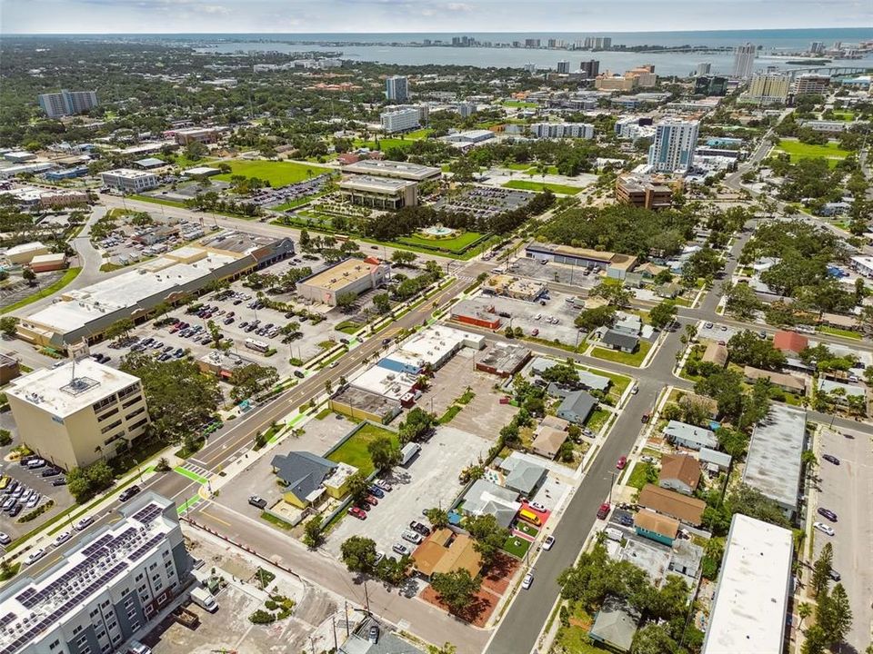 待售: $4,420,000 (1.99 acres)