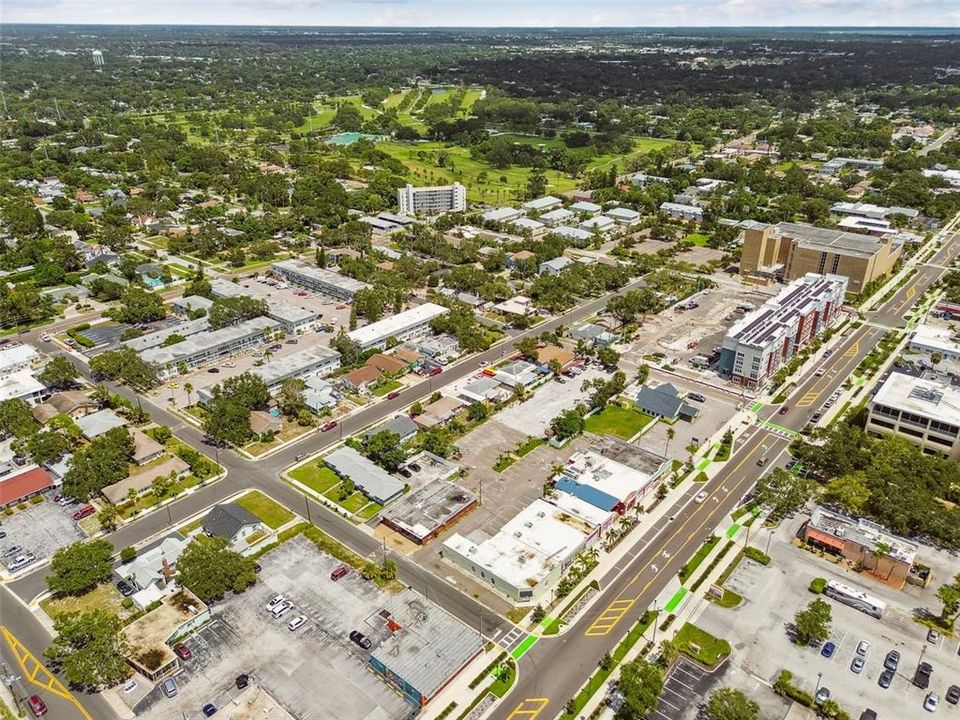 待售: $4,420,000 (1.99 acres)